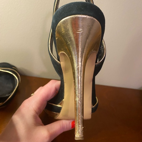 Black And Gold BCBG Sling Back Heels size 9.5 - Picture 7 of 7